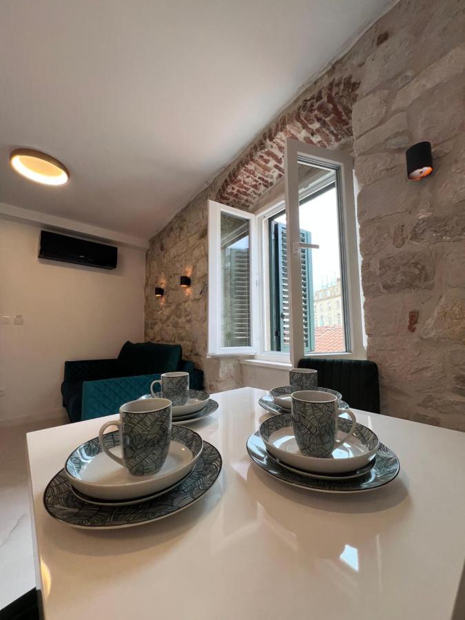 Madonna Apartment *