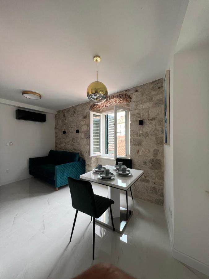 Madonna Apartment *